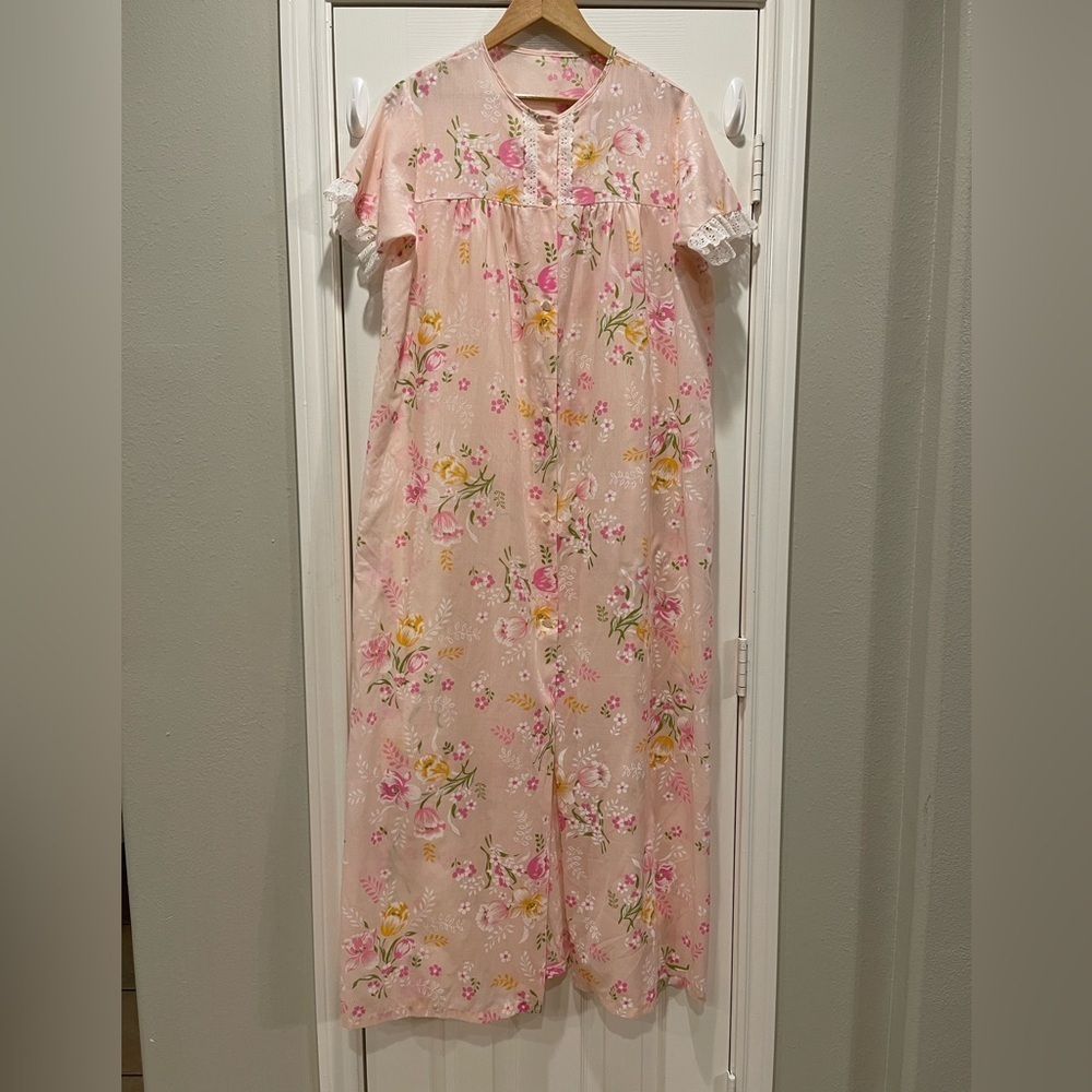 Vtg 70s Sears Perma Prest Long Robe Women’s Large Pink Floral Lace Ruffles USA